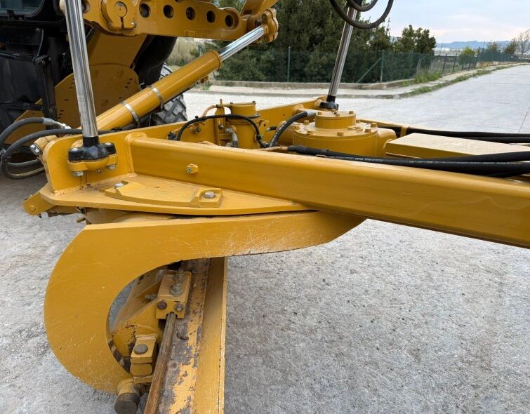 CATERPILLAR  140 AWD ***IMPECCABLE***